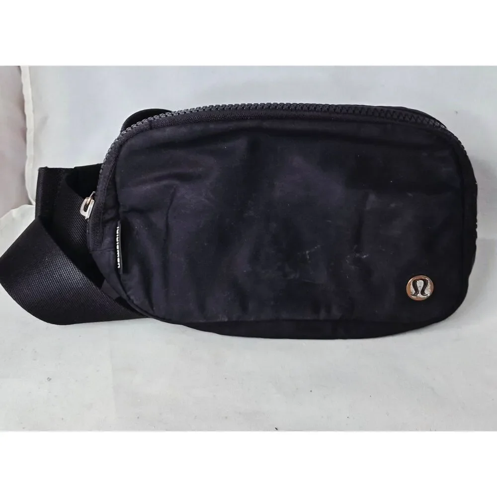 Lululemon everywhere belt bag